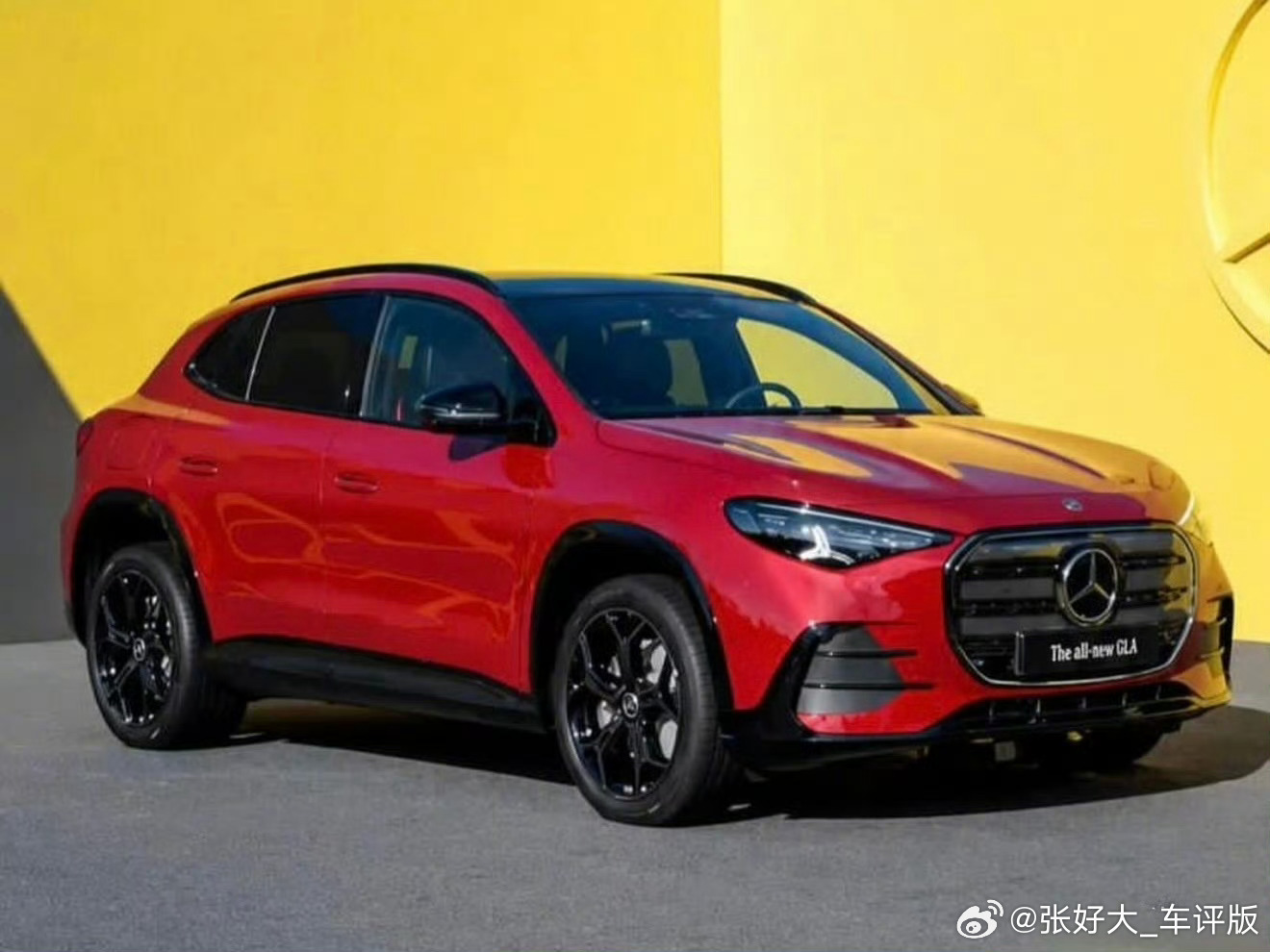 GL 系列从这一代小改款以来就没有好看过。拿老一代的车身比例放新的能源架构，本来