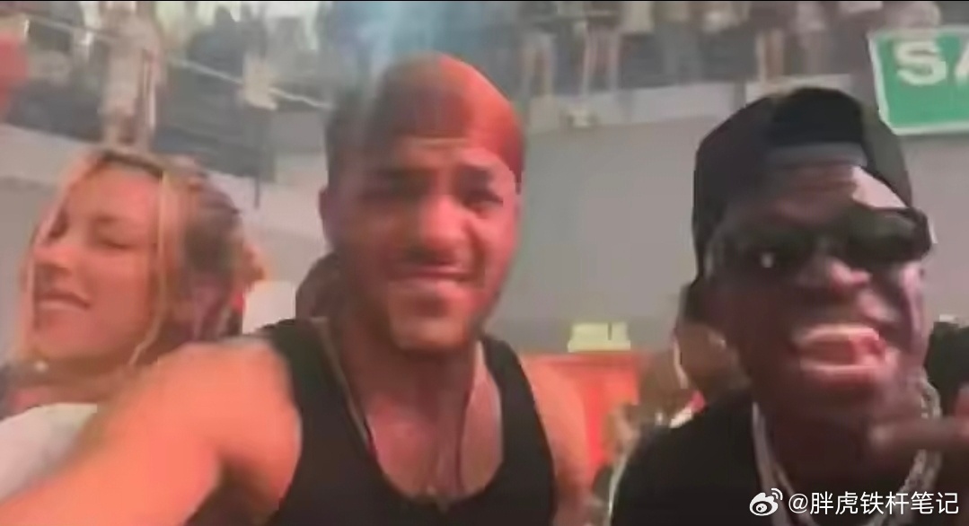 每体：娱乐+足坛！姆巴佩女友曾与维修斯暧昧，旅行演唱会均同框据《每日体育报》消息