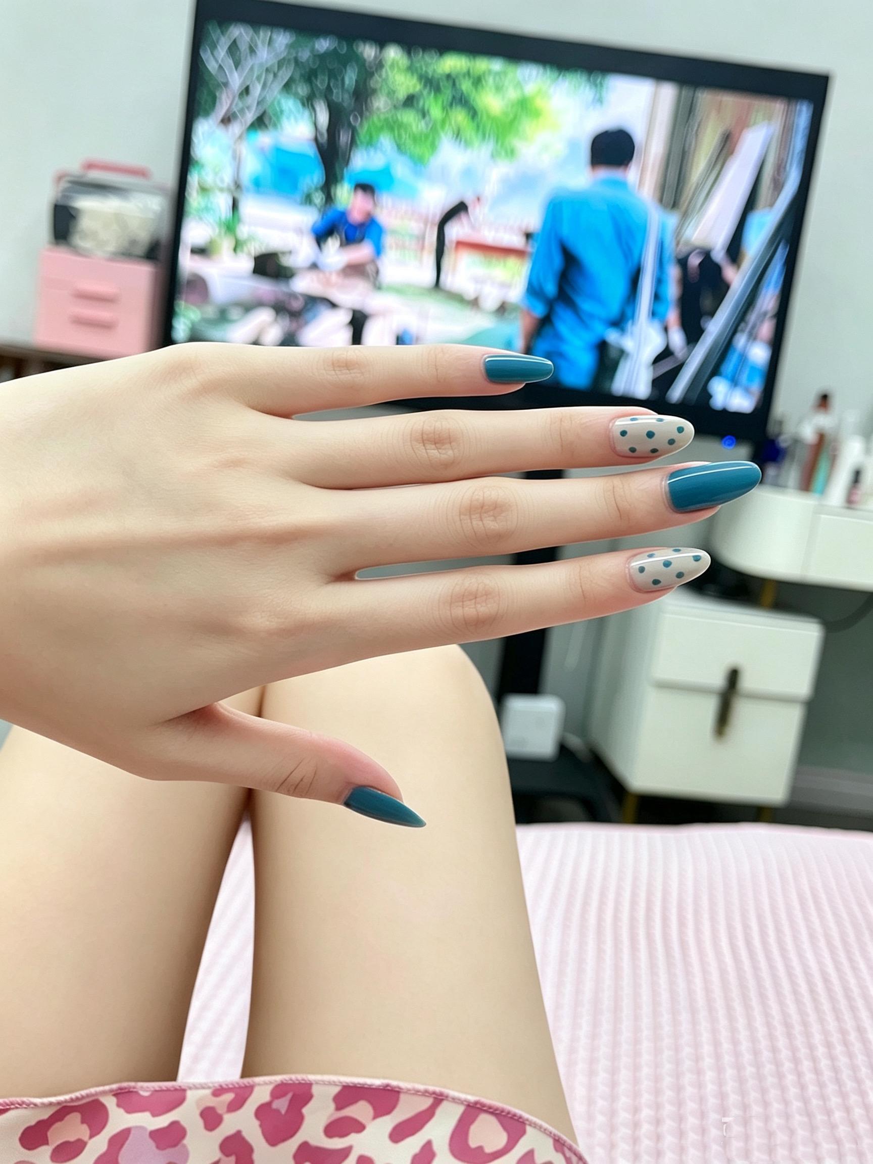 听说 七月做蓝色美甲能提升运势