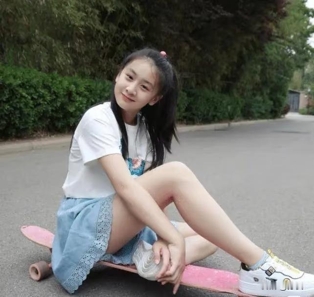 著名田径运动员田亮的女儿田雨橙18岁了，长成了人见人爱的大美人。她妈妈叶一茜想让