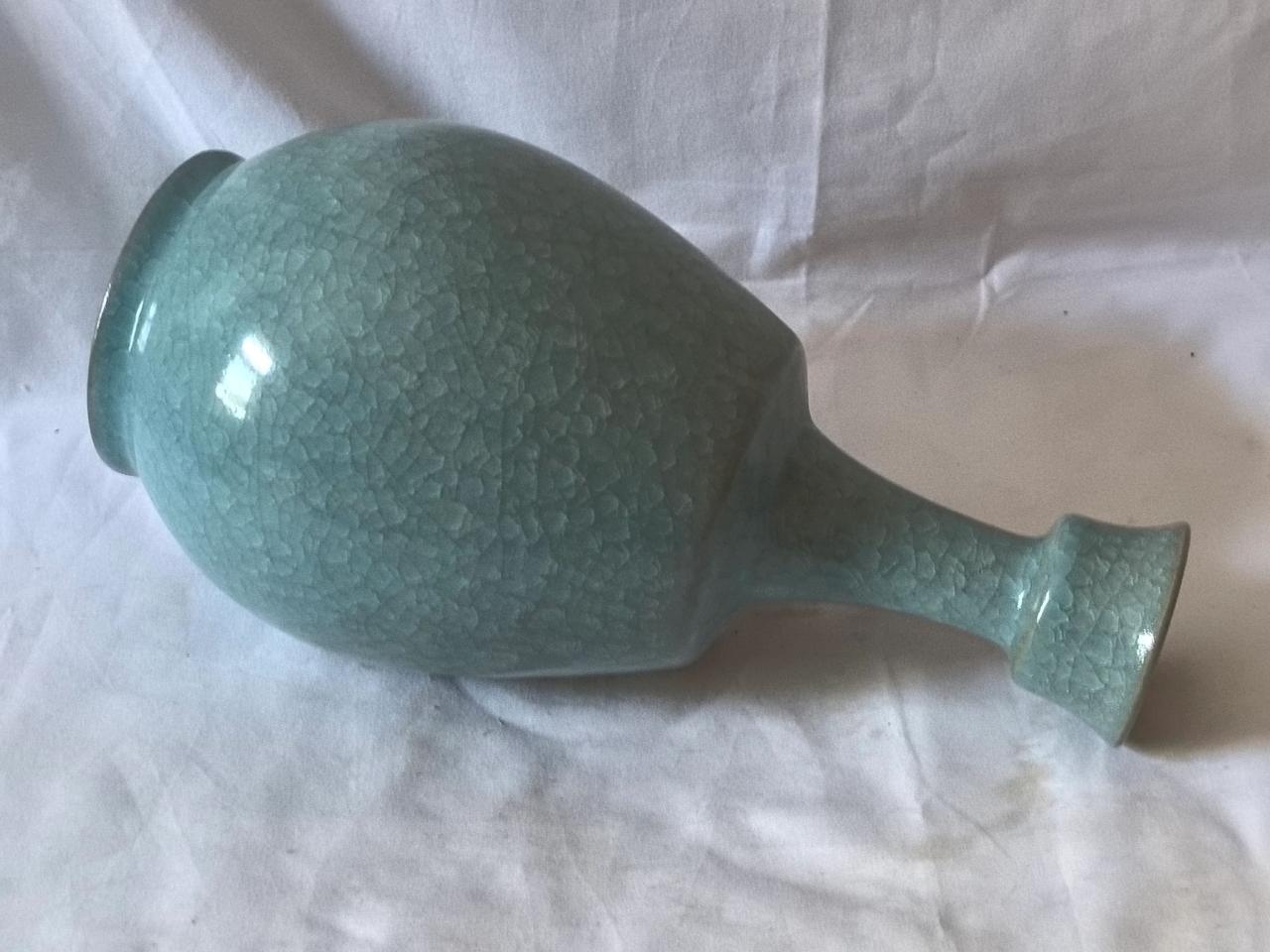  这种釉色和开片的有好几件呢，汝窑瓷器宋瓷瓷器鉴藏古玩行古董艺术品拍卖