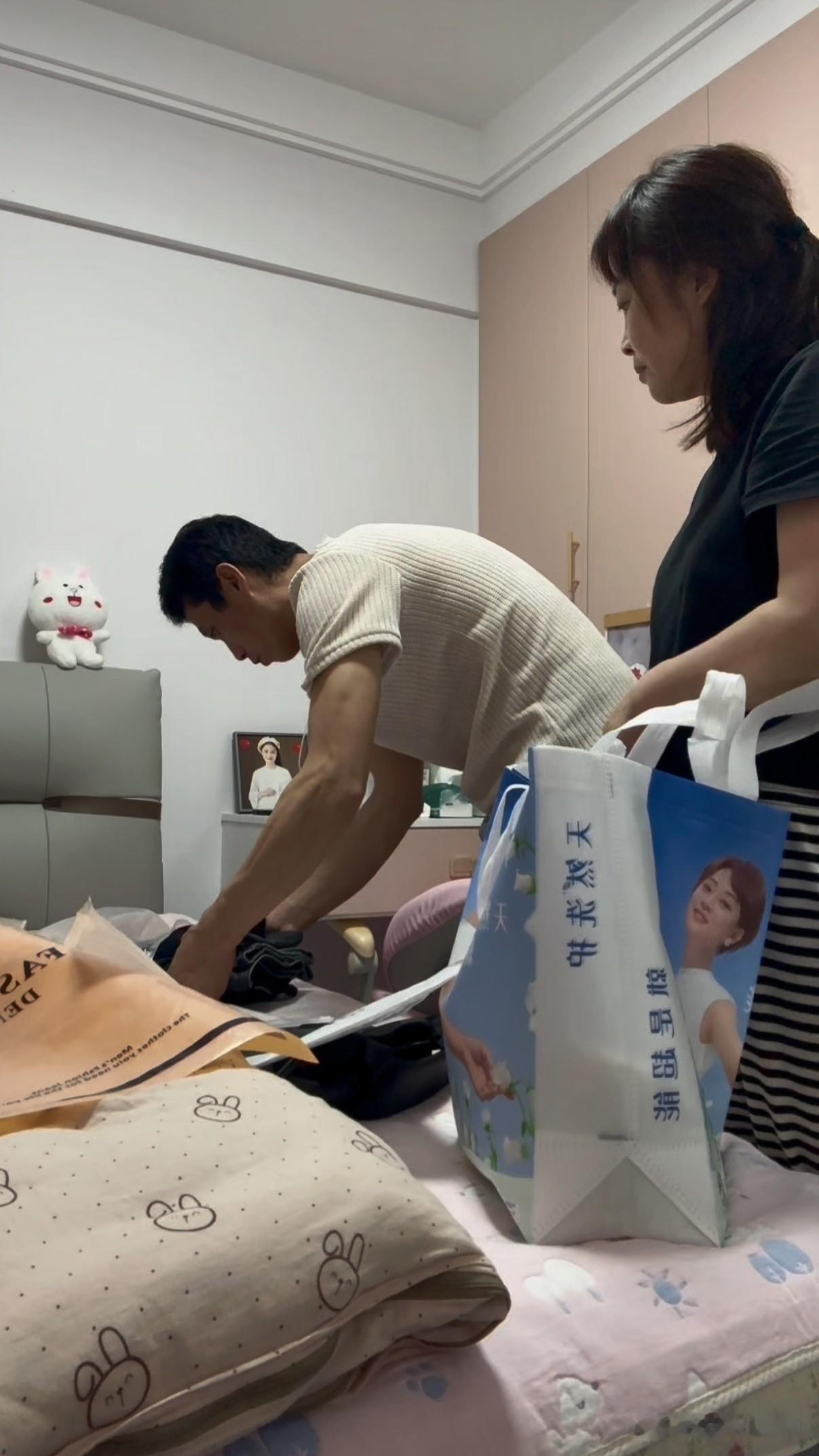 大家最关心的问题是菲爸走了还会来吗？菲爸会不会和菲妈复婚呢？说句心里话我亲爱的各
