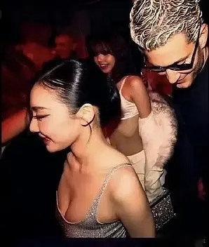 Jennie去看了脱衣秀狞老侃辣李霞两人不明意义呀 lisa脱衣秀主理人