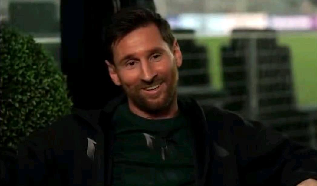 挺有趣的，梅西童真的一面……
1、梅西：我从来不喜欢在镜头前用其他语言讲话。
有