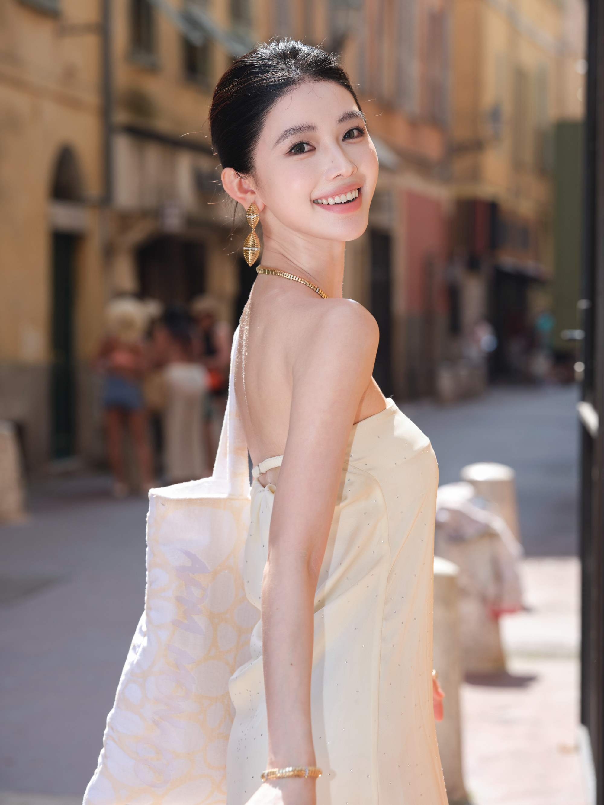 方圆 纯白抹胸长裙 ​​​