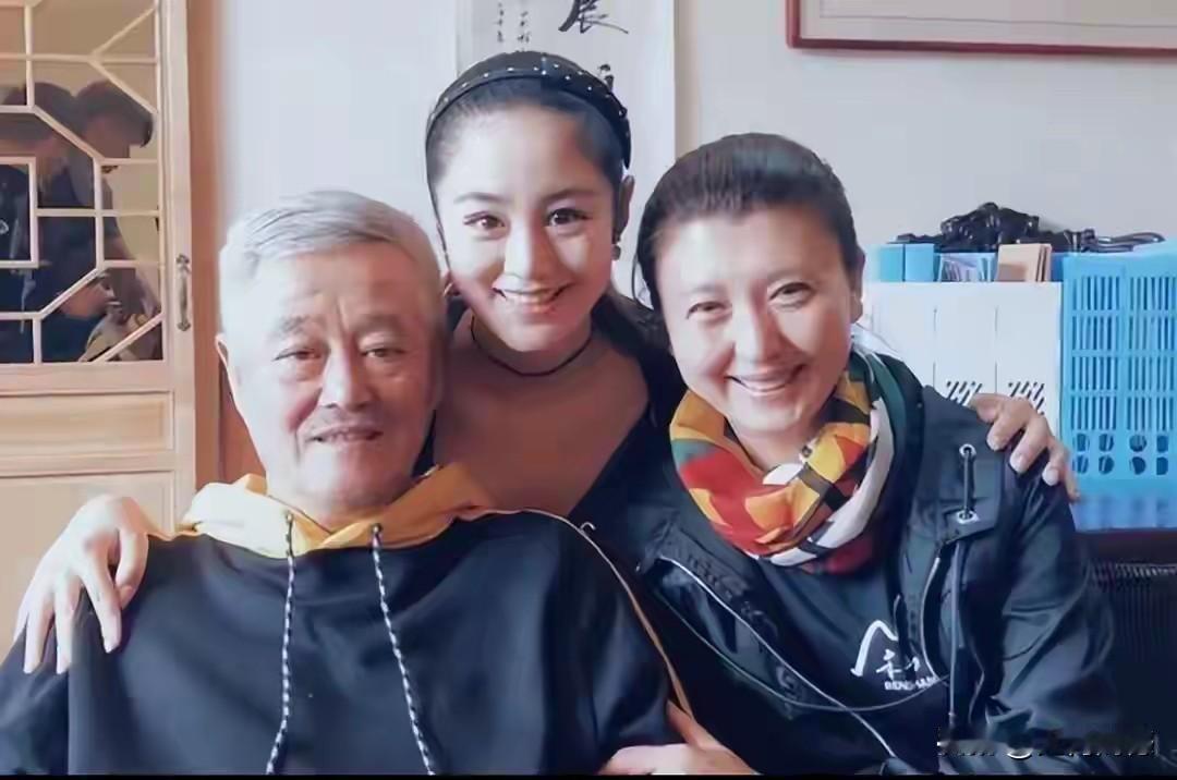 赵本山的徒弟当中，不知道有没有闫学晶？在他最早的徒弟当中，好像是没有闫学晶，第一