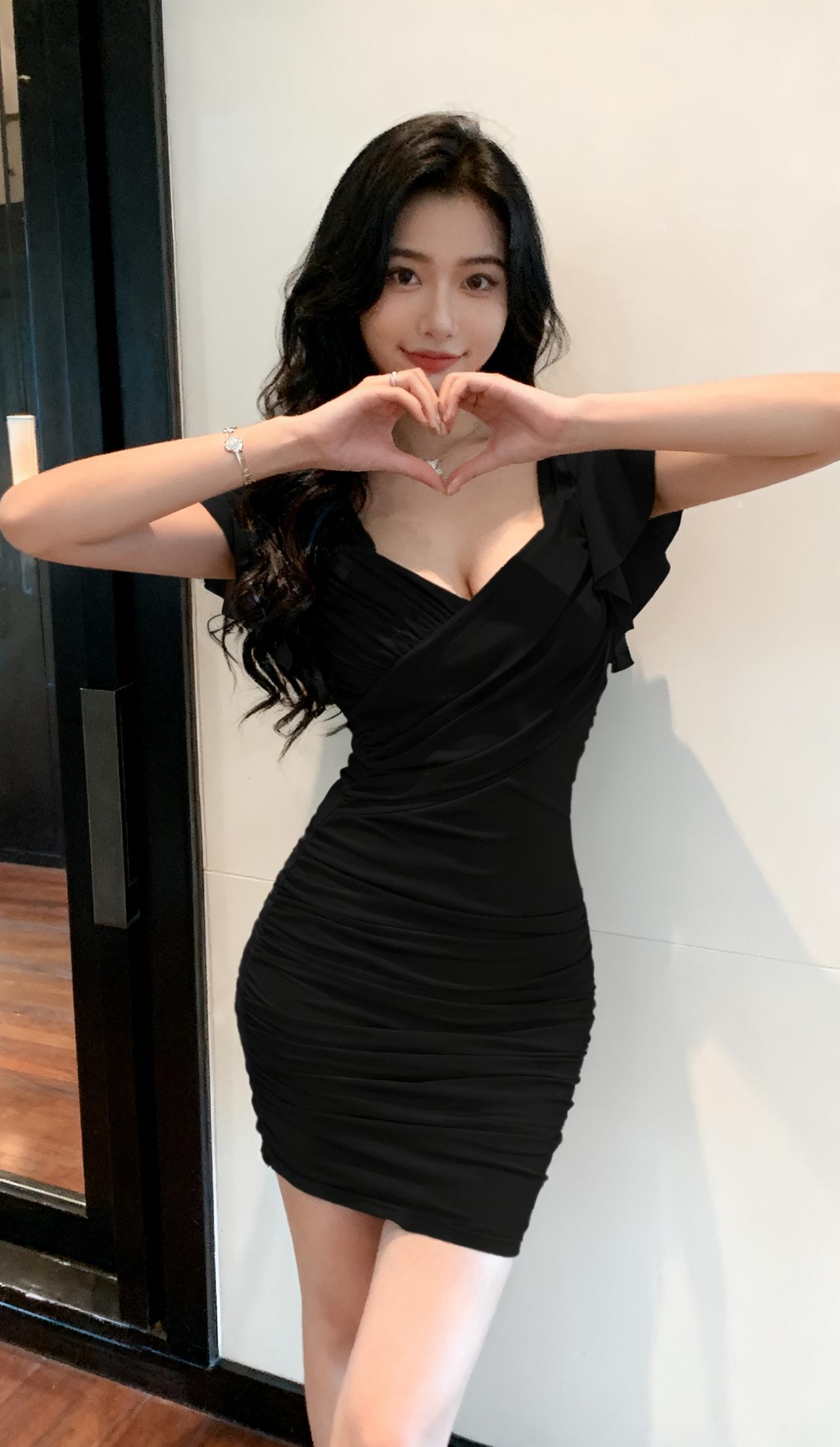 女人味穿搭 辣妹穿搭 小黑裙 裙子控 穿搭