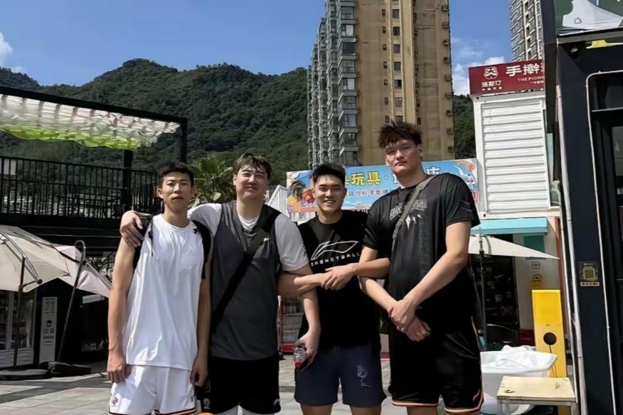 宏远众将集结岚皋，村BA赛场再添重磅看点
 
朱芳雨带领东莞市劳动模范队远赴陕西