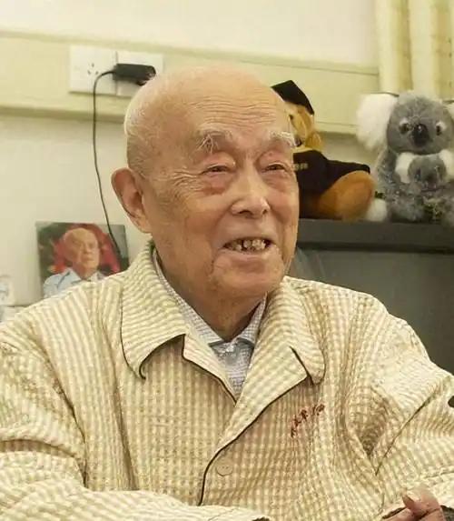 很现实的一段话：“退休后，没人请客，没人联系，不是你人缘差，也不是人情冷漠，而是
