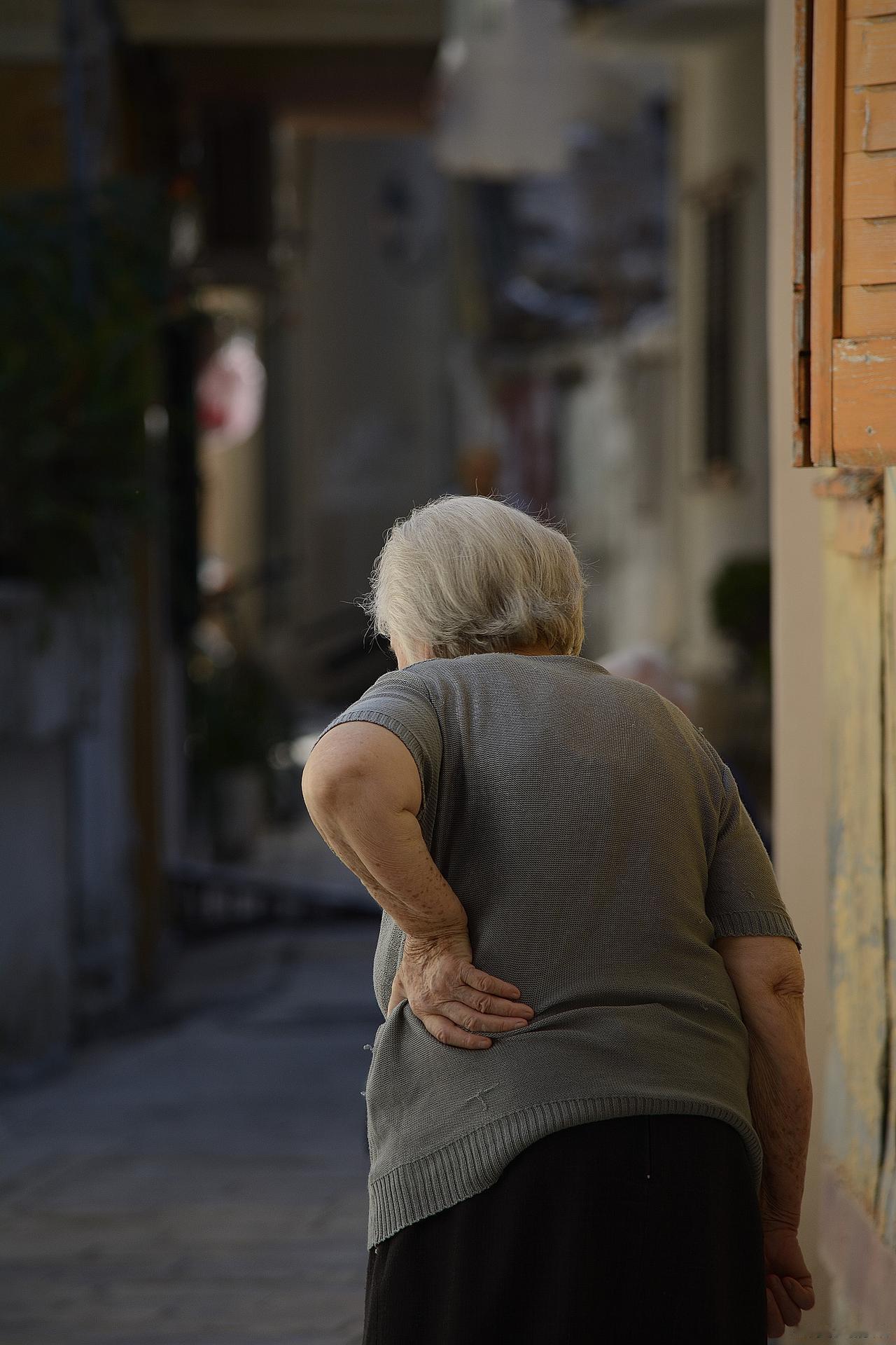 一位三甲医院医生令人彻悟的话： “光靠走路遛弯儿，想活得又长又好？基本等于做梦。