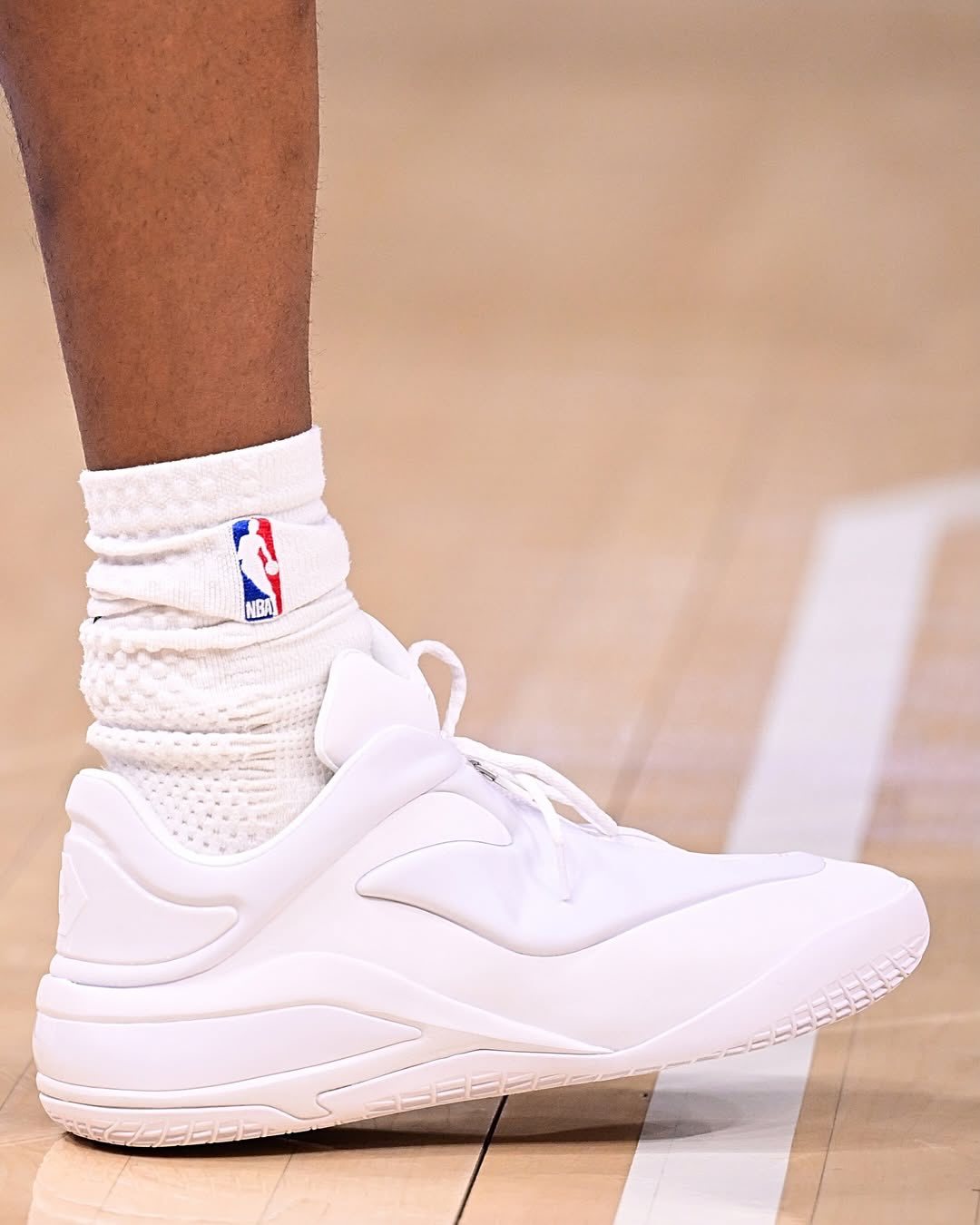 看看亚历山大本赛季上脚的签名鞋，有穿过的老铁来说说，好穿吗？NBA