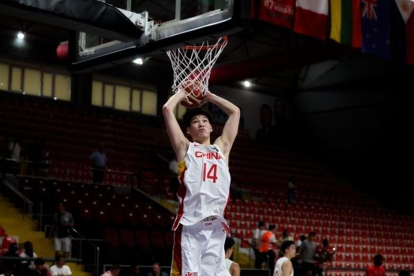 国青内线刘李赴广东宏远试训，广东急需补强内线储备
 
据媒体人球圈赵探长爆料，上