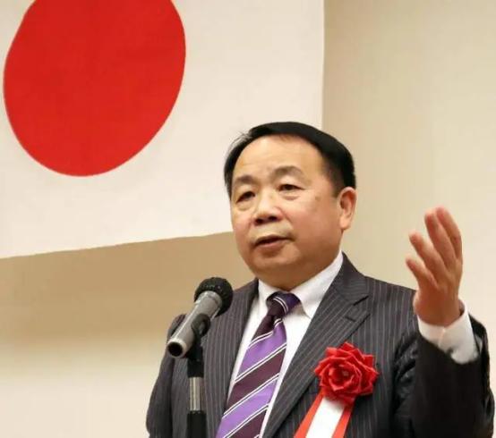 一个人得混成什么样，才会拿“我全家都跟中国没关系了”来当炫耀的资本？
 
日本参