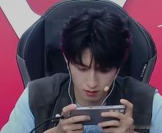 朱志鑫无畏契约表演赛mvp 全场MVP实至名归。可整场直播给他的画面少得可怜，很