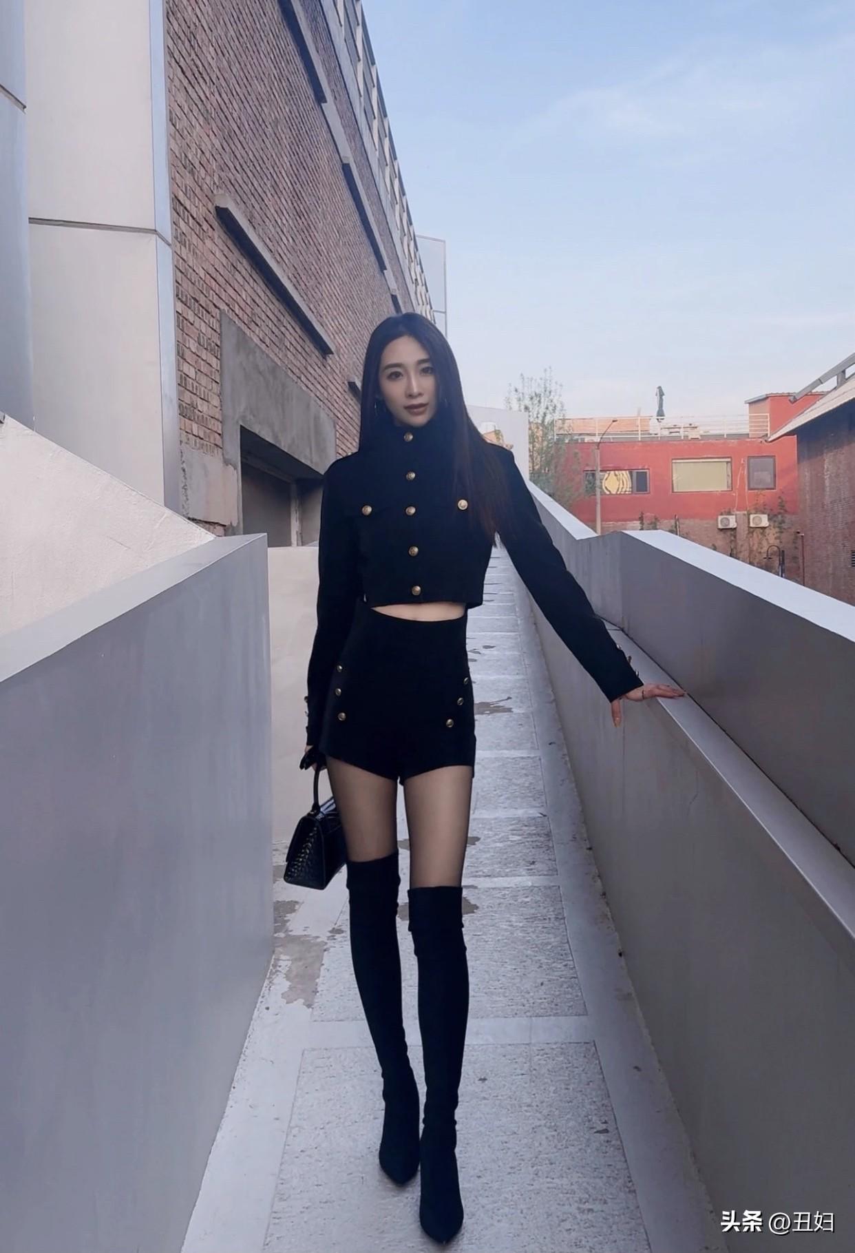 温柔坚定的女生也很迷人，她们外柔内刚，懂进退、有主见，情感中把握分寸、坚守底线。