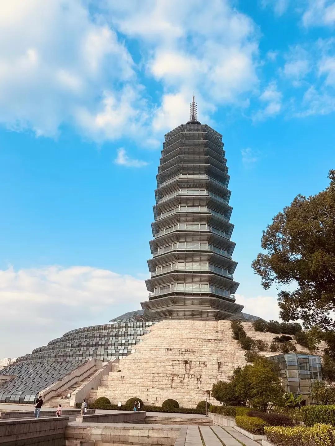 各个展厅，从早期水利到古代水利，再到近代和当代水利，每一步都仿佛穿越时空，见证了