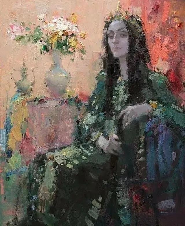 沉静的午后，静谧的绿衣女子，与花相伴，感受时光的静谧。