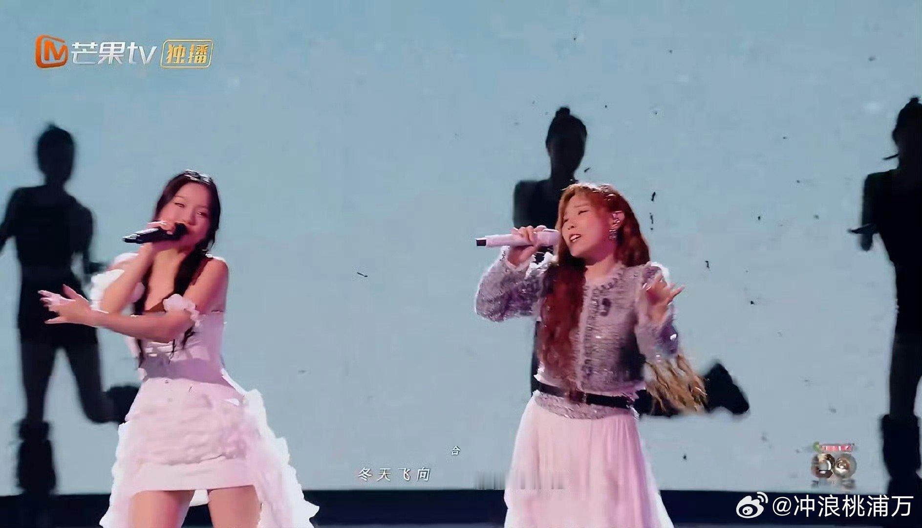 李佳薇黄龄唱咕叽咕叽气血好足黄龄李佳薇把熟悉的旋律变成了轻盈的游戏，那些跳跃的音