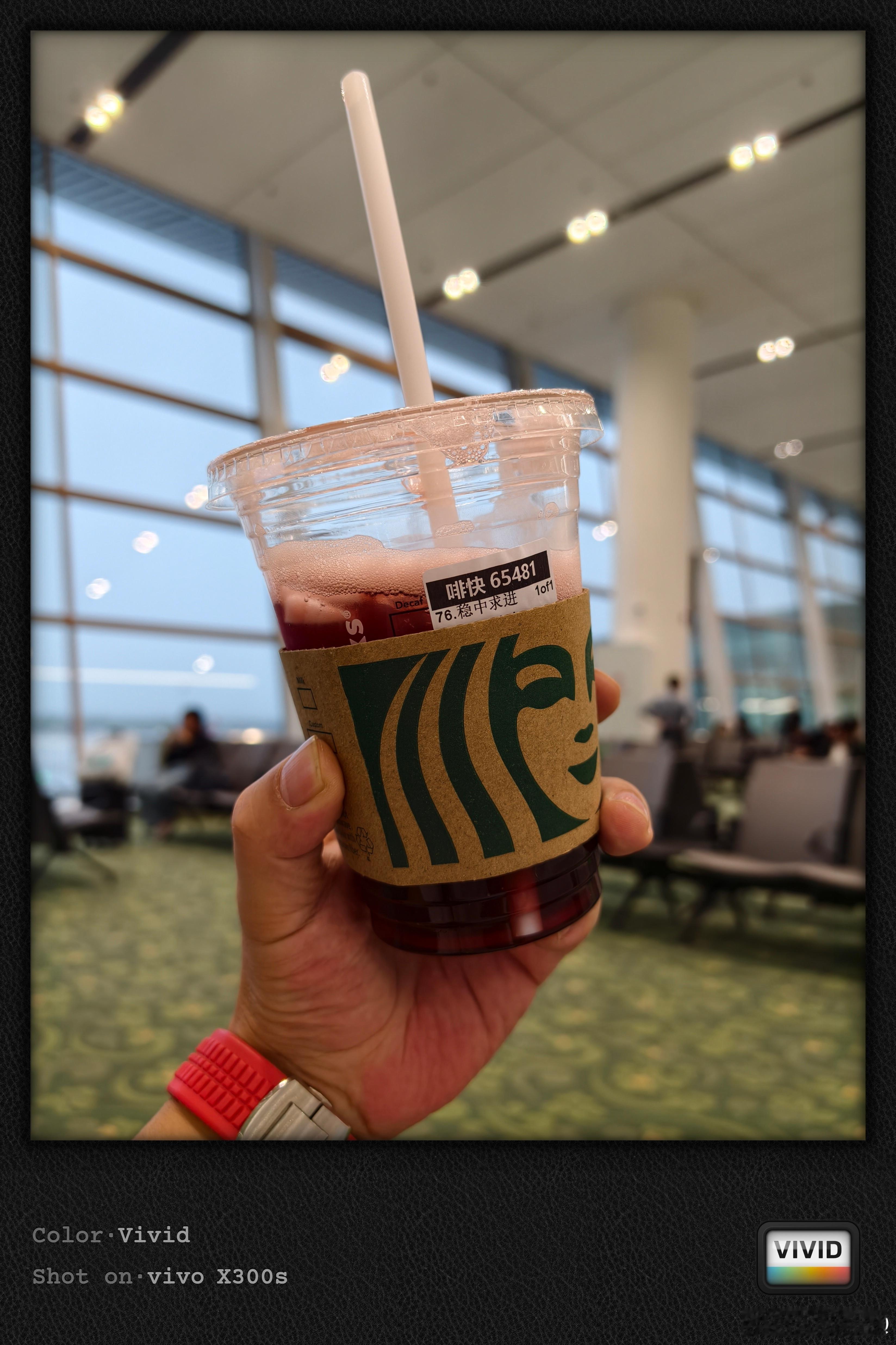 真服了，到机场剩余35分钟登机原本以为安检人多，没想到非常的顺利点星巴克，2分钟