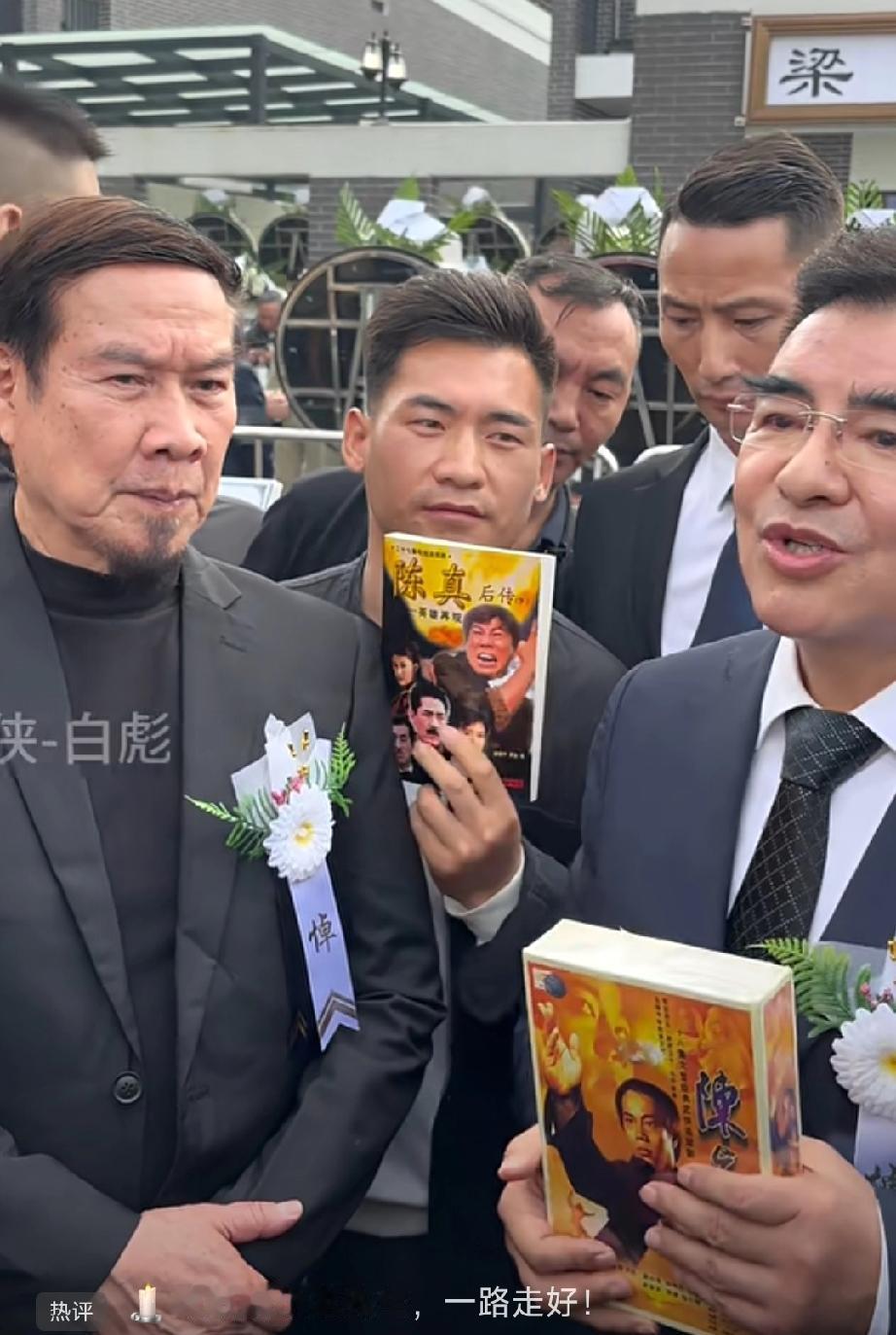 太没正义感了，一些机构竟然没有为梁小龙献个花圈：

梁小龙在荧幕上代表了深处水深