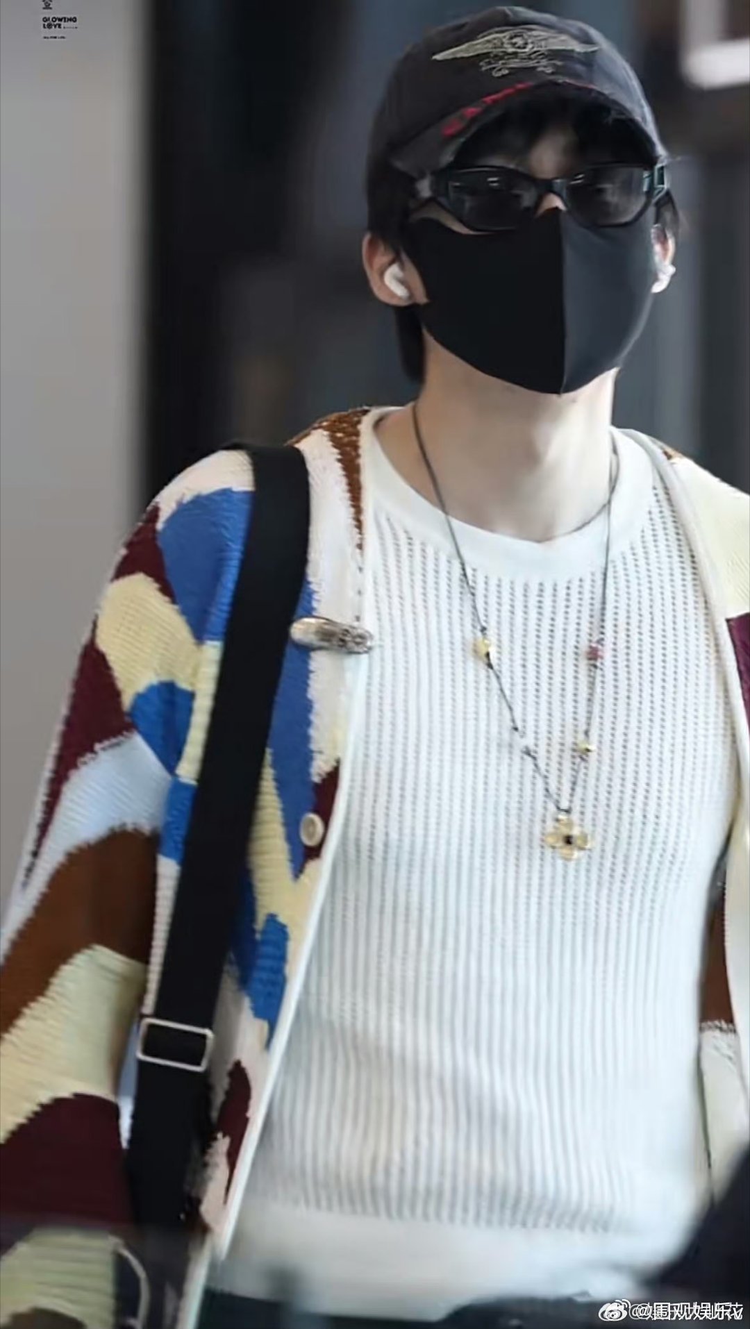 刘宇宁健身效果明显刘宇宁居家男友风开衫 哇哇哇，健身大有成效啊，这大胸肌 