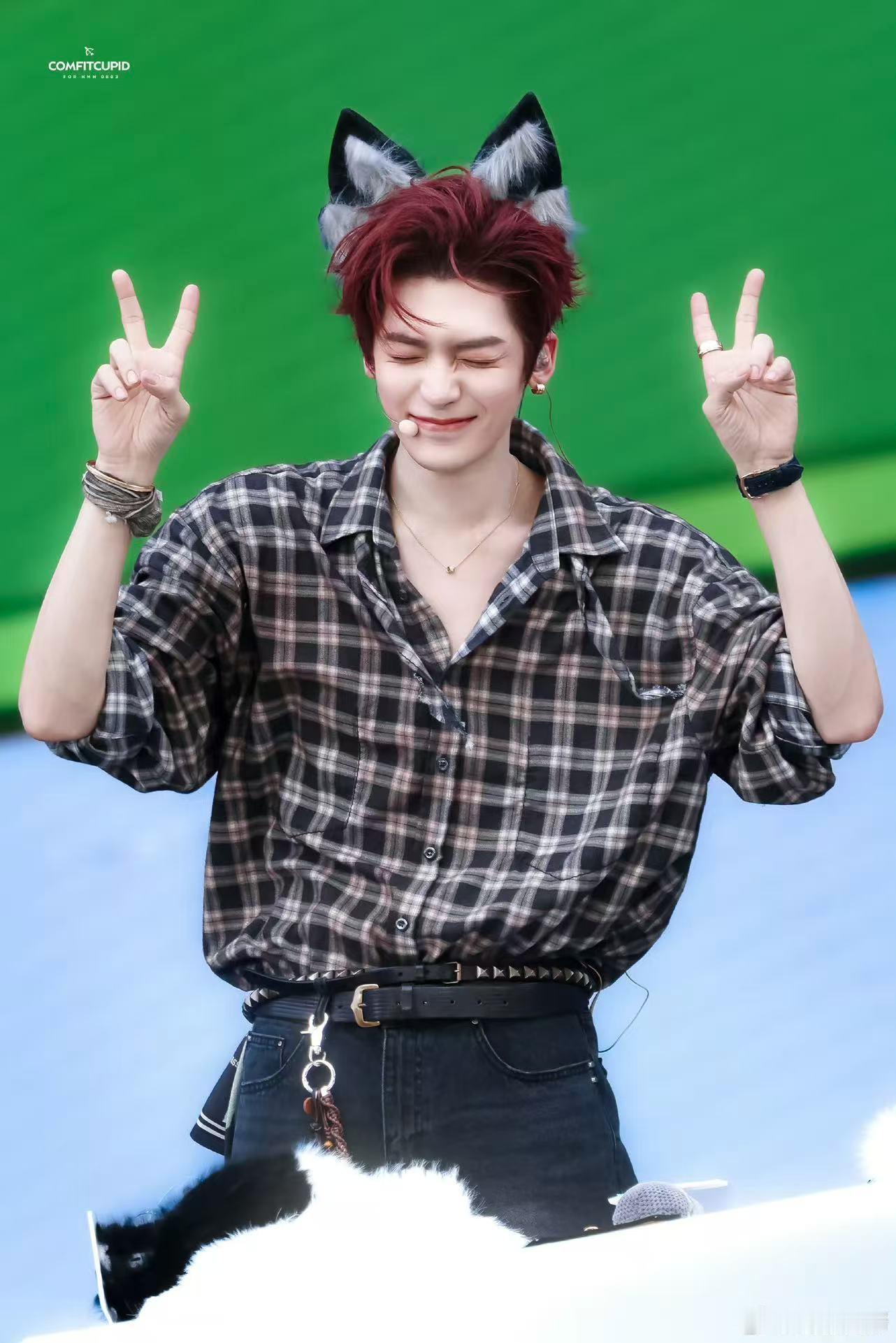 侯明昊 我们的纪念登顶 把歌曲里的遗憾氛围感诠释到位，我们的纪念登顶巅峰榜，用数