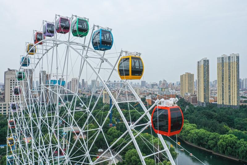 水调歌头•山东省潍坊市咏渤海之眼摩天轮

初夏漫游历，自驾赏岚烟。
黄莺啼绕亭宇
