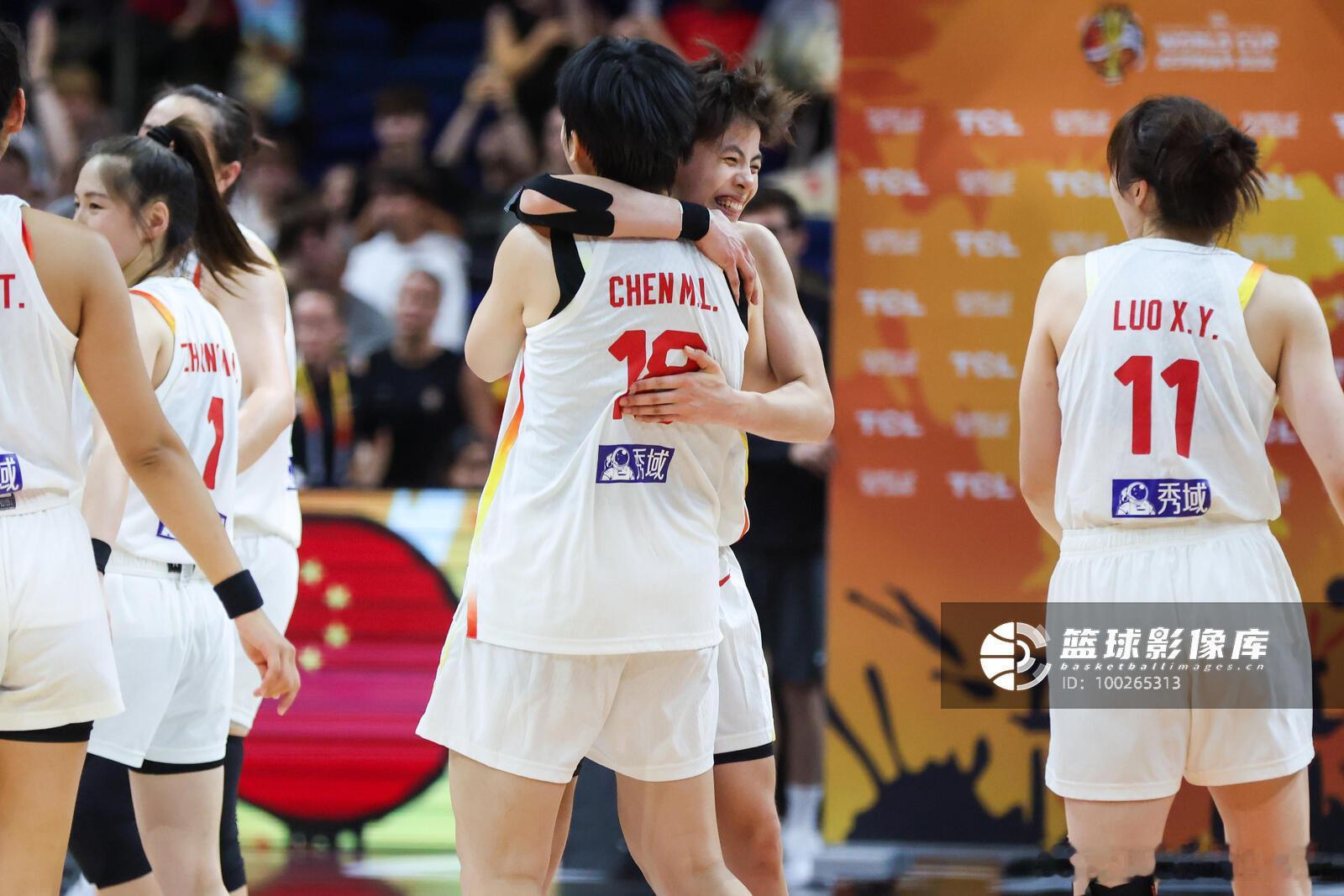 中国女篮赢了！加时赛74:70险胜捷克，2026世界杯首胜落袋。首轮惨败没有击垮