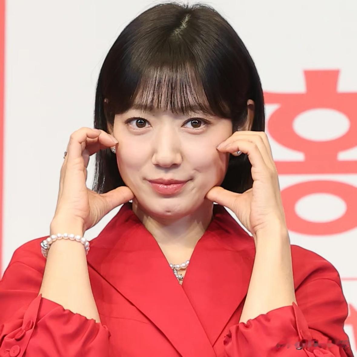 果然人生赢家的节奏都稳，

朴信惠二胎生女真的让人羡慕，

要是放在刚演《继承者