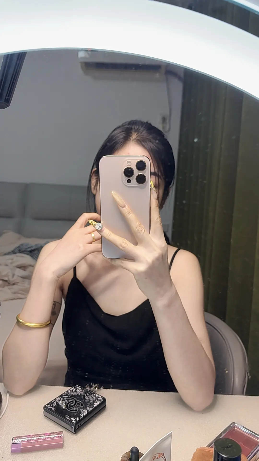 万家灯火有什么好羡慕的呢？有人长的很漂亮，却未能遇良人，有的人不漂亮却...