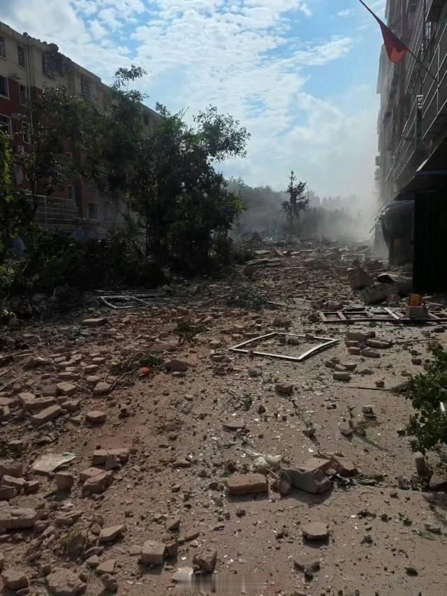 通报说，是非法储存捕鱼爆炸物引发的爆炸。但这么大威力的爆炸，是什么爆炸物？炸药？