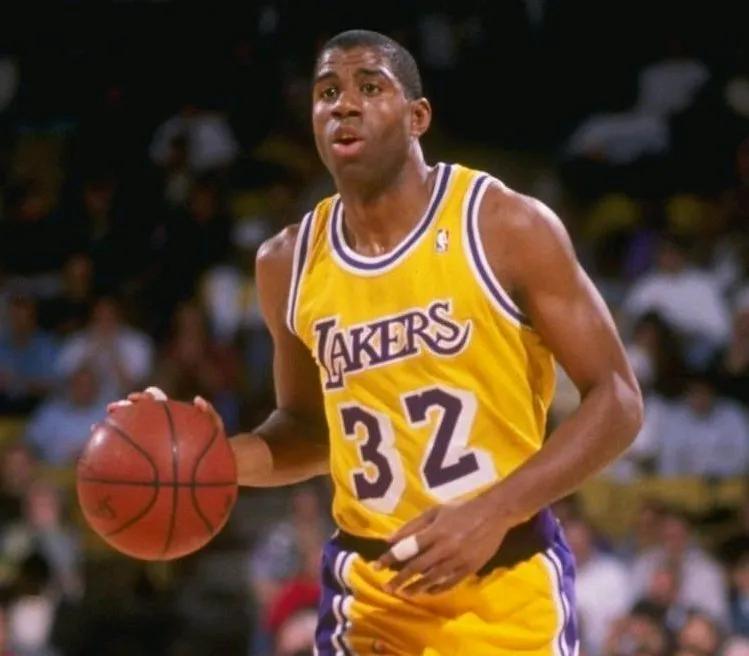 谁才是NBA历史第一控卫？NBA历史长河中产生了无数优秀的控卫，其中比较知名的有