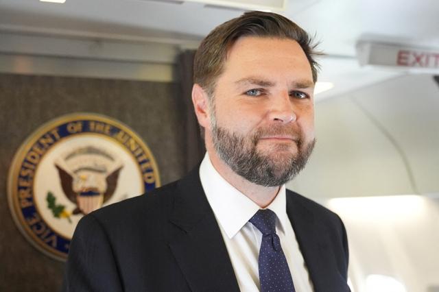 4月8日，美国副总统万斯的一句话，把美伊之间那点微妙的窗户纸捅破了。

他亲口证