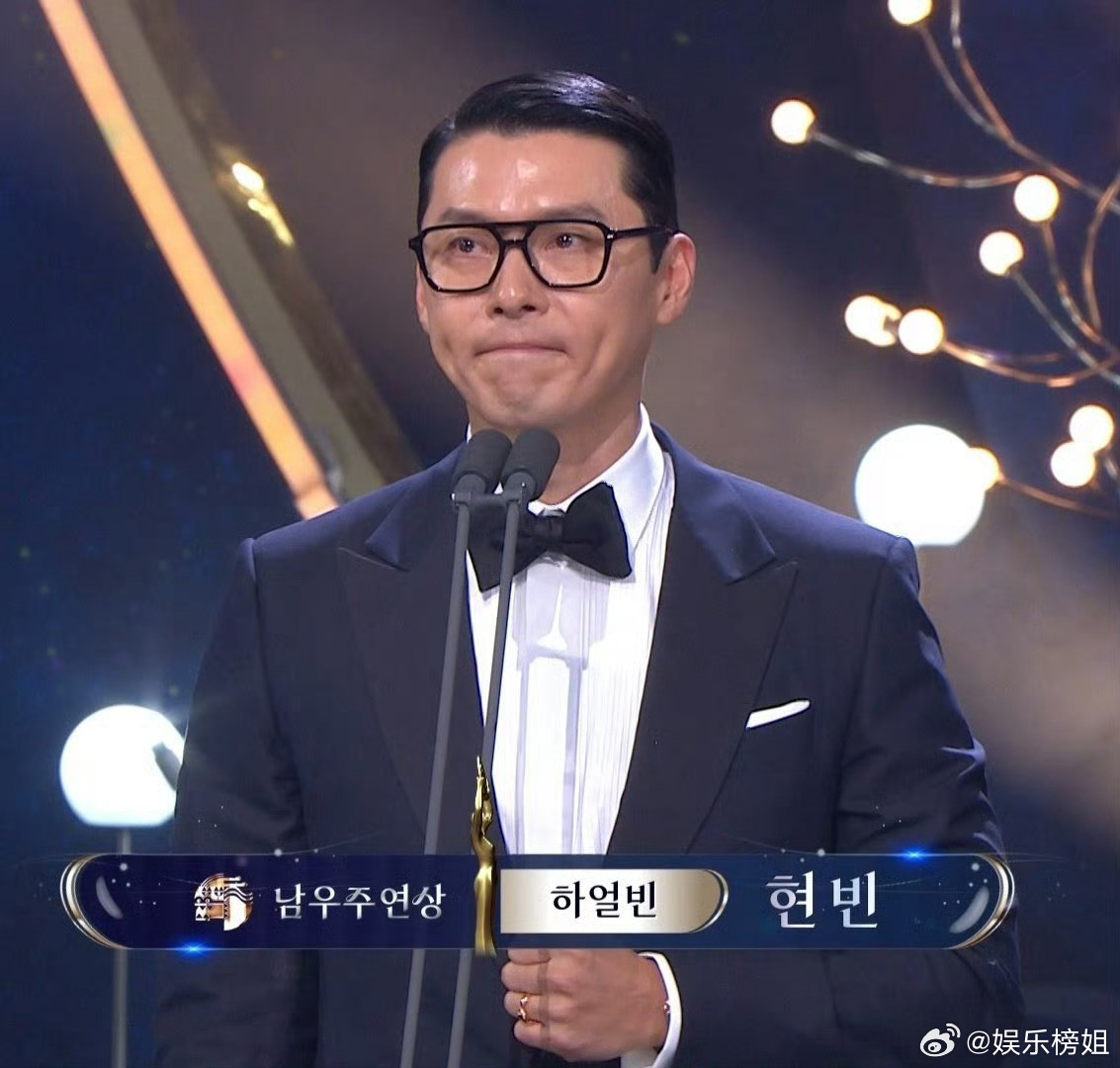 恭喜演员玄彬凭借电影《哈尔滨》斩获青龙影帝🎉妻子孙艺珍也获得了青龙电影奖影后两