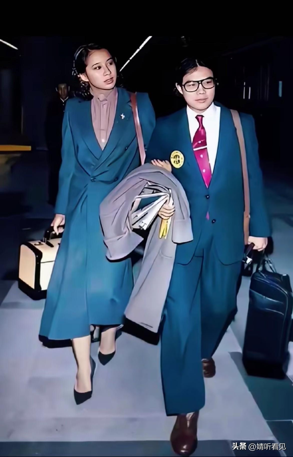 不懂就问：
霍震霆从年轻时就留着中分发型，直至如今80岁依旧如此，由此可见他是个