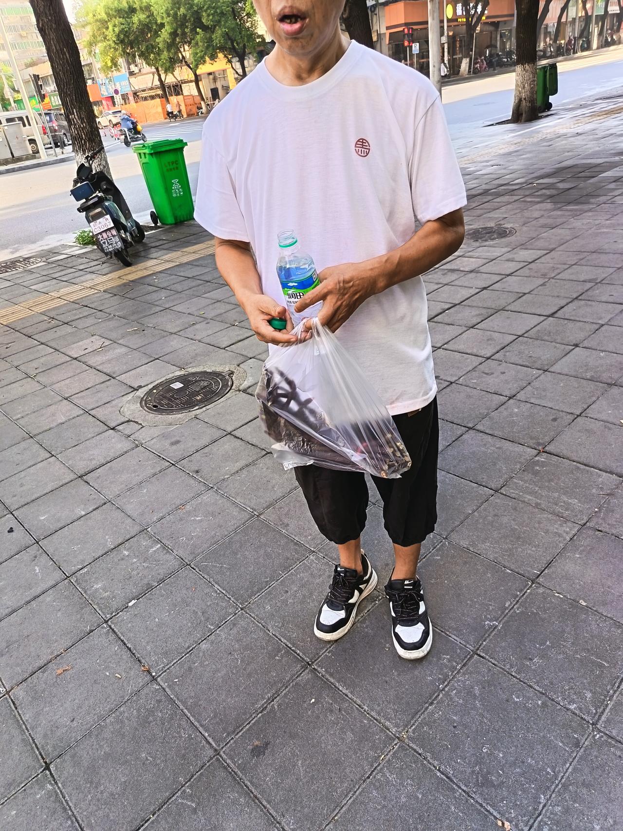 这是老陈吧，真的不相信我的眼睛。

2026年7月14号早上7点零两分，天气比较