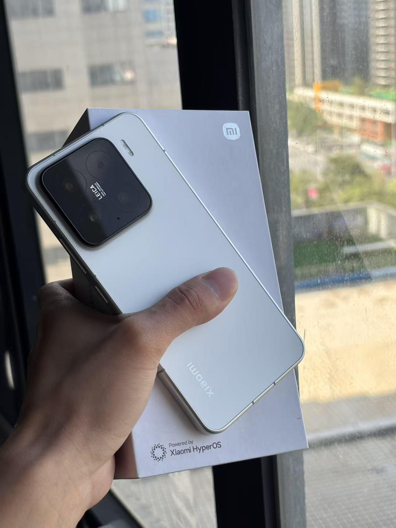当市场的目光都在争议小米15，甚至不乏质疑声时，我却在它身上看到了独有的闪光点！