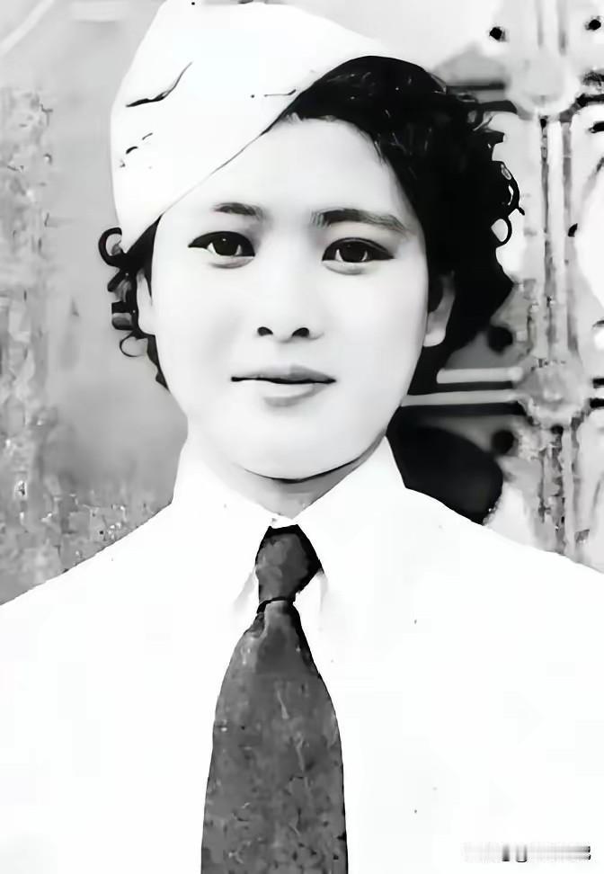 1938年夜袭逼婚！美人扬言干爹是蒋介石，军阀大笑：正是他默许的
 
民国乱世，