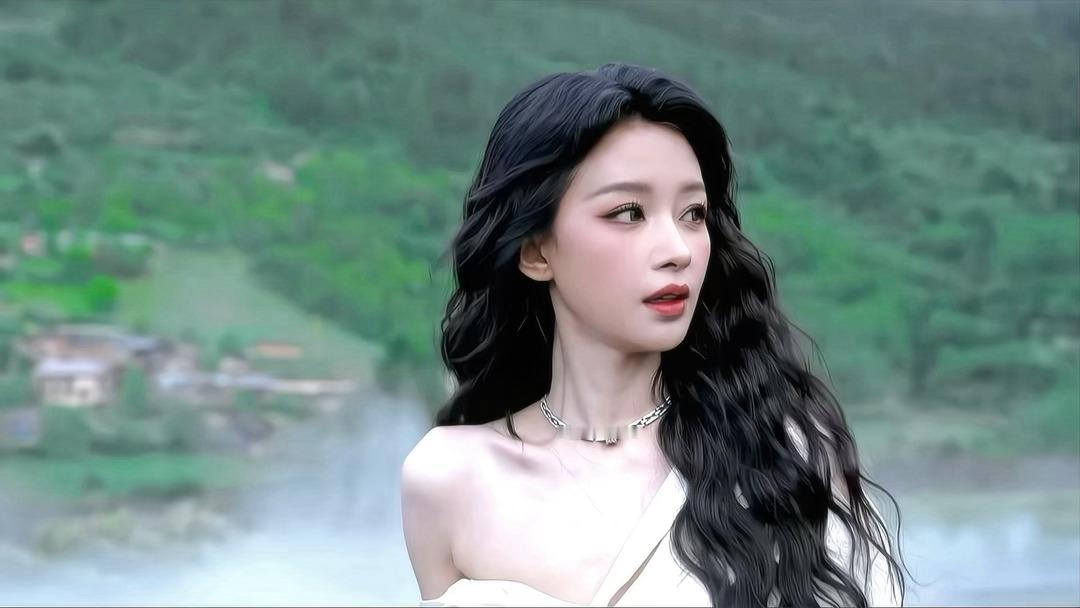 孙怡美晕我了 VOGUE红毯之上风光无限，孙怡的慢镜头成为一大亮点。白裙随风摇曳