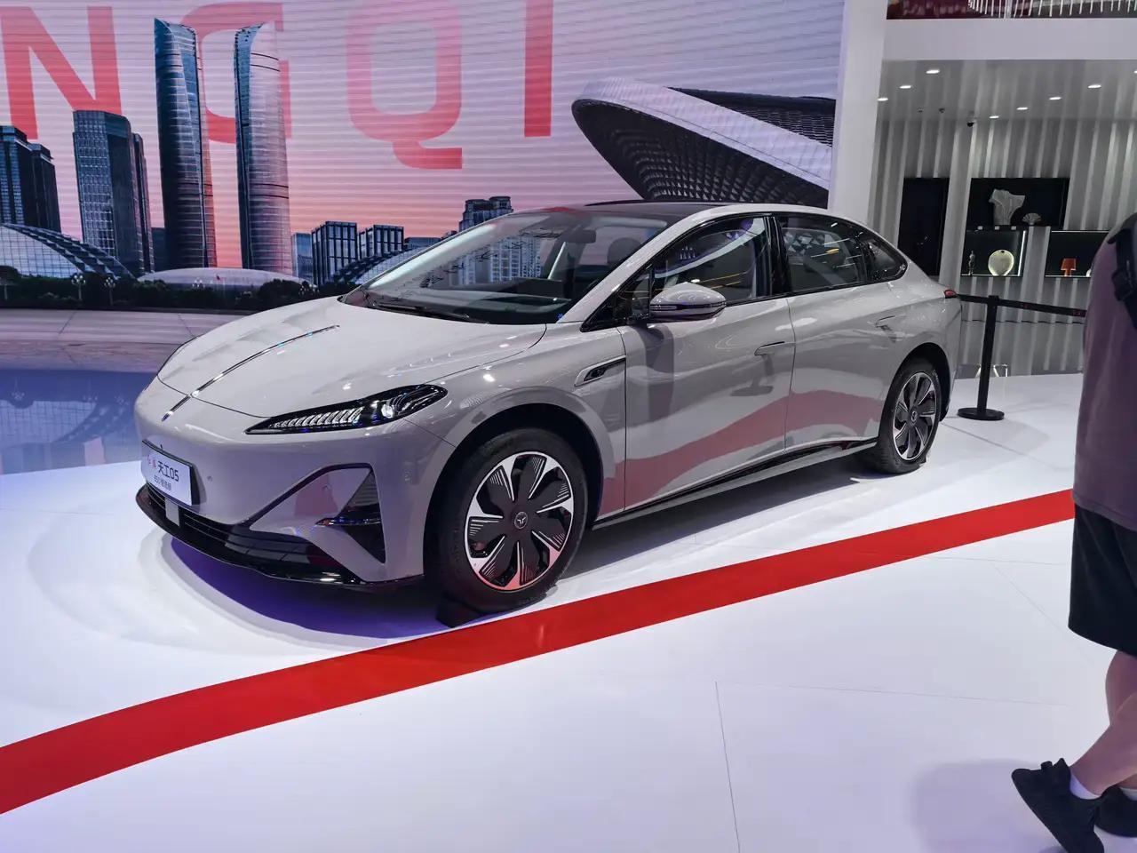 要面子，买红旗
要大气，买理想
要智能，买小鹏
要时尚，买小米
要结实，买奇瑞