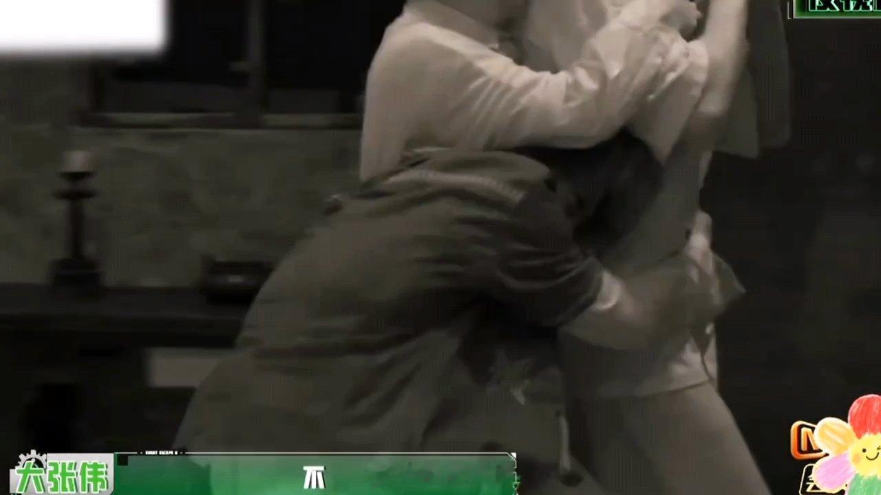 张真源像个叉车把许凯大张伟铲走了许凯大张伟是被张真源顶到墙角的张真源小时候没少看