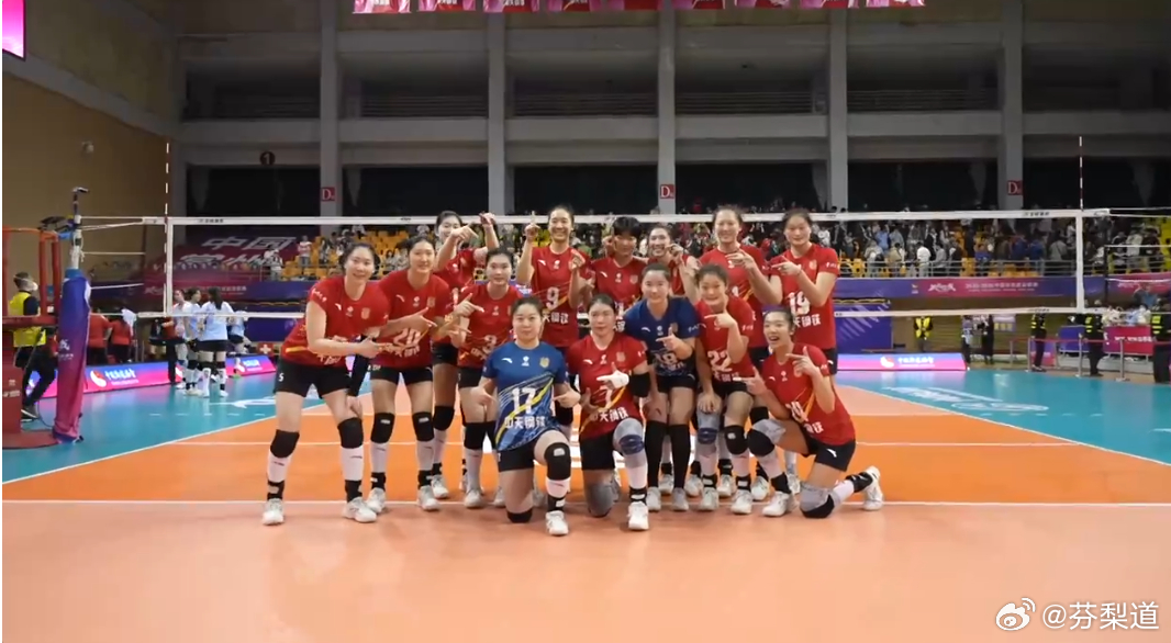 排超联赛A级半决赛次回合：江苏中天钢铁主场3-0（25-10/25-22/25-