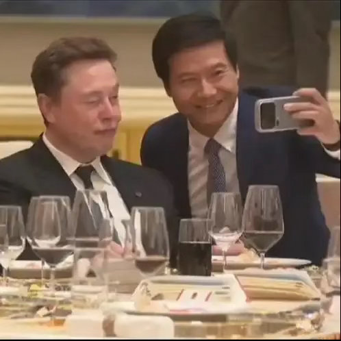 雷军晚宴主动合影马斯克，wink瞬间出圈5月14日，美国总统特朗普访华欢迎晚宴现
