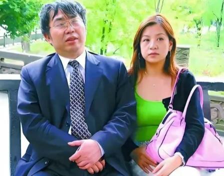 [炸弹]聂卫平对兰莉娅真的很宠爱，2001年结婚以后，允许岳父岳母一起北京生活，