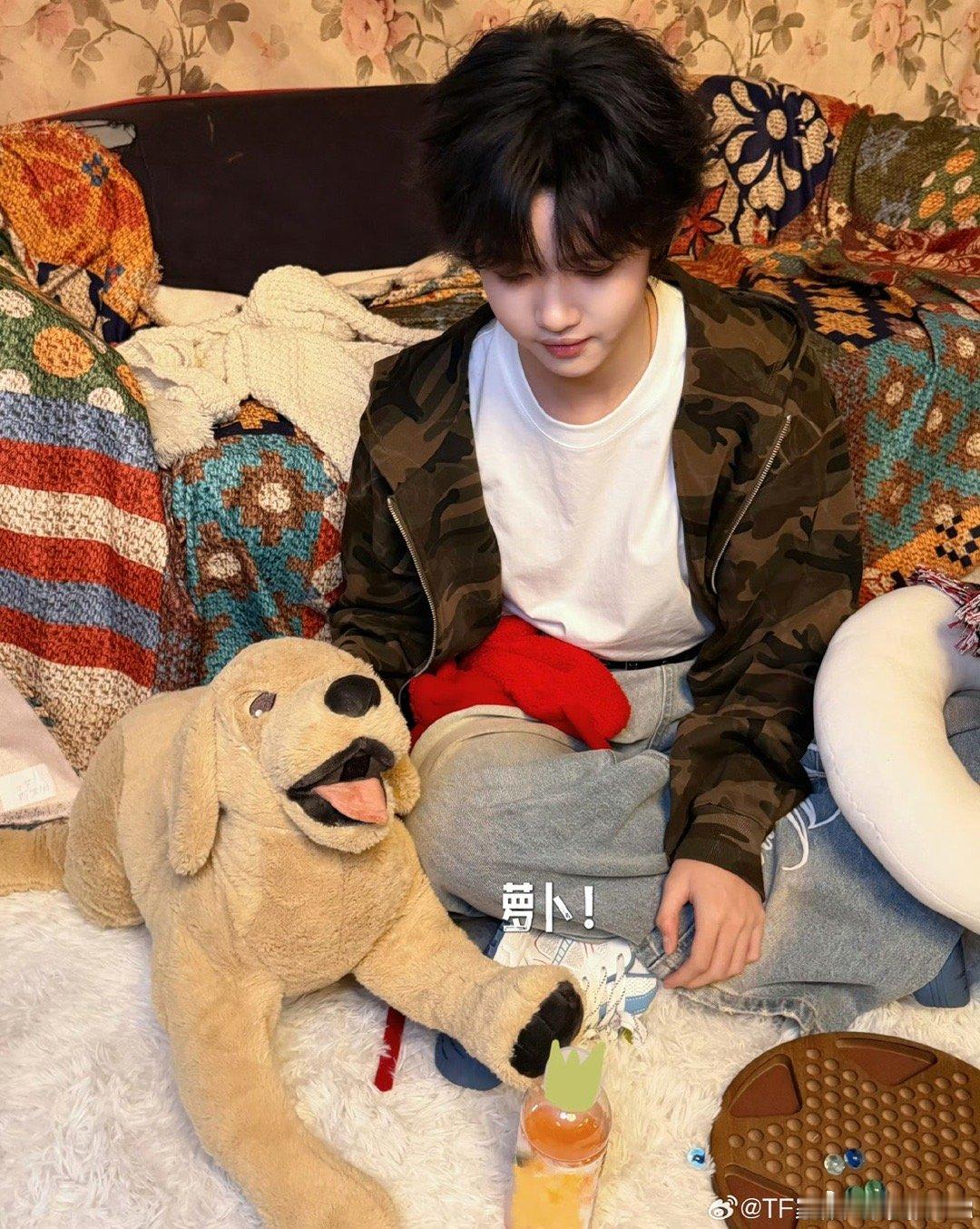 救命！张奕然肿眼版wink杀伤力翻倍！怎么连眼睛肿了都这么萌呀张奕然眼睛肿了一直