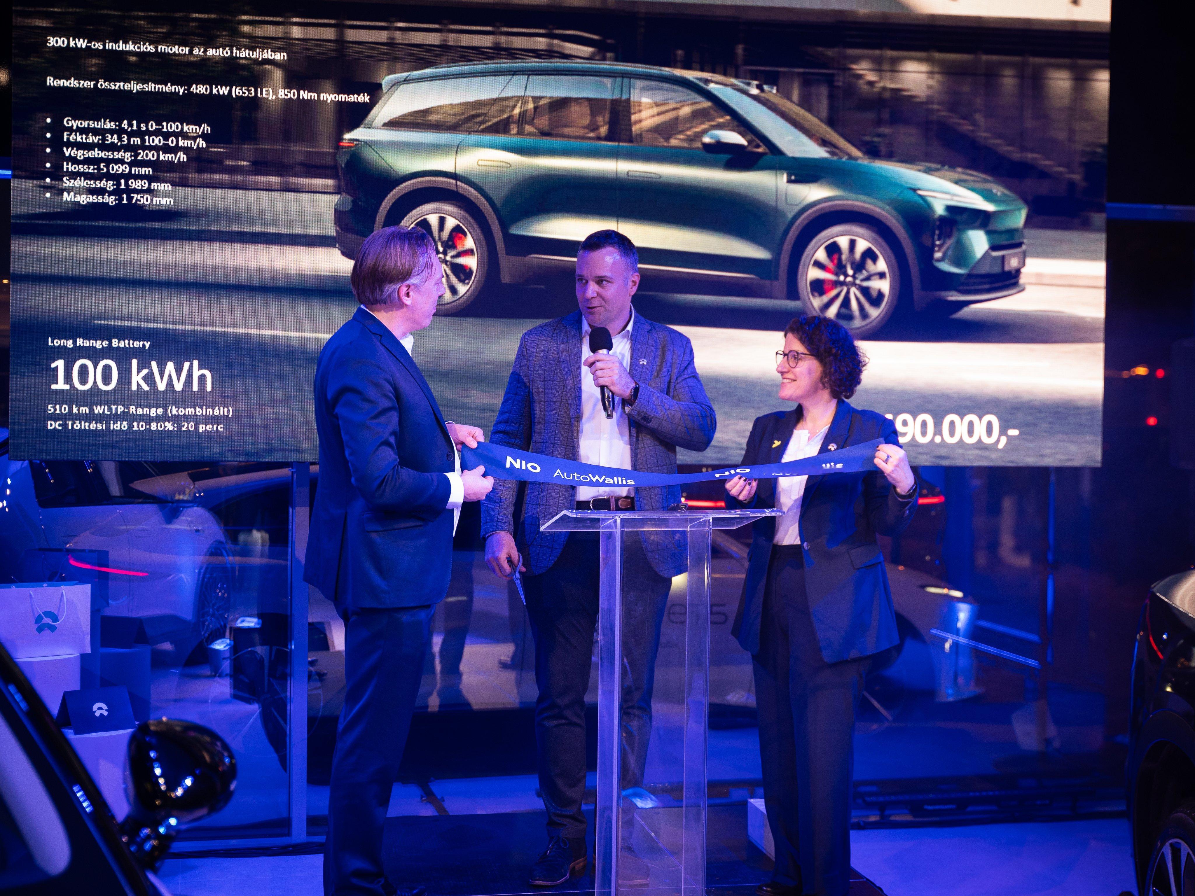 冷知识：蔚来还在欧洲交付第二代 ES8。热知识：对于欧洲人来说，二代 ES8 的