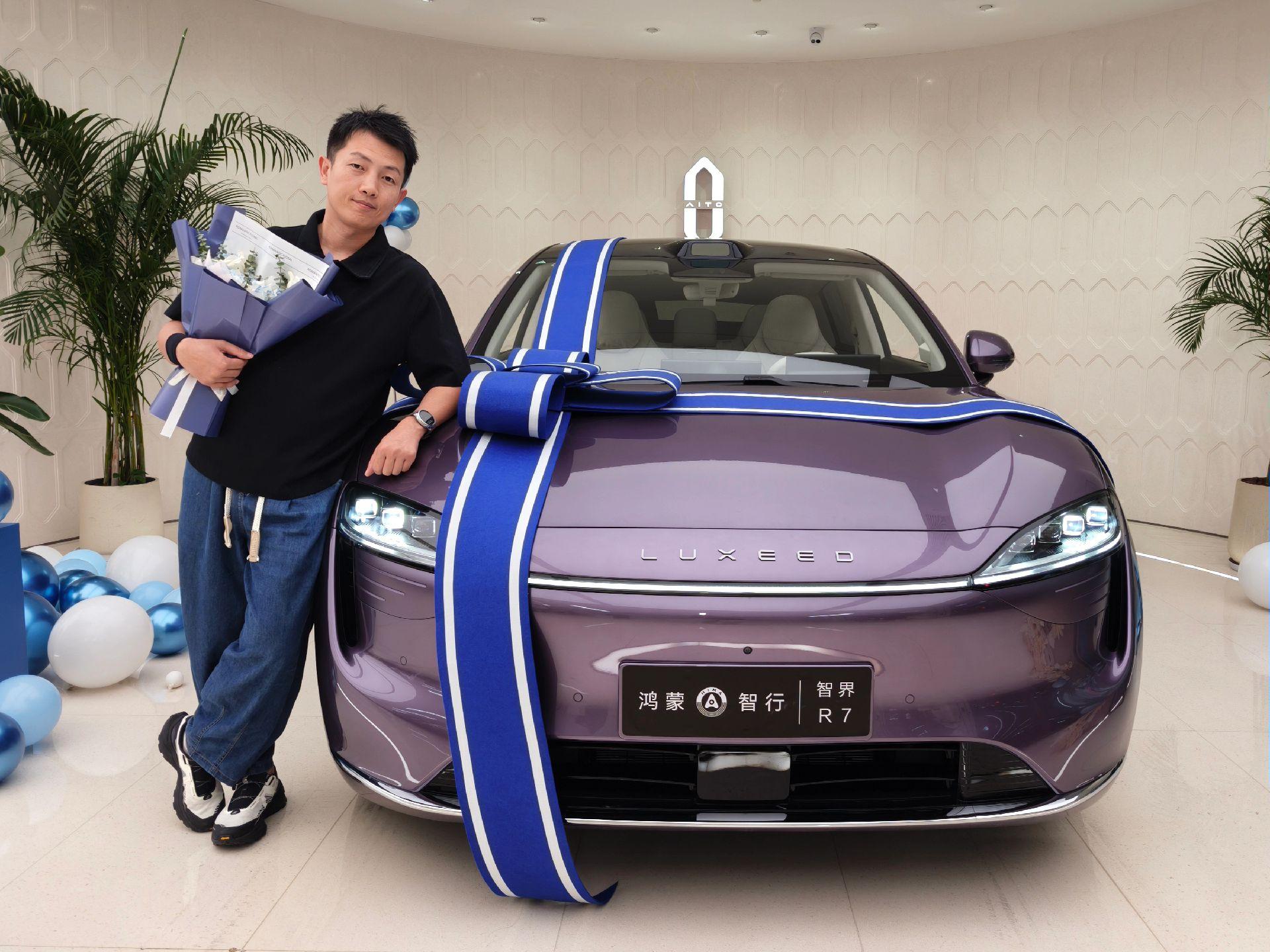 🚗智界R7提车啦🎉 🚗智界R7提车啦🎉。选了广告色，紫色💜...
