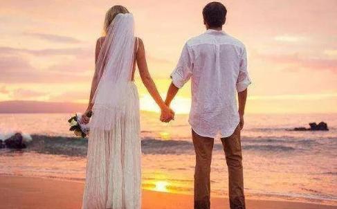 传统婚姻，曾是唯一的航向，被视为亲密关系的终点与保障。然而，在这日益多元化的时代
