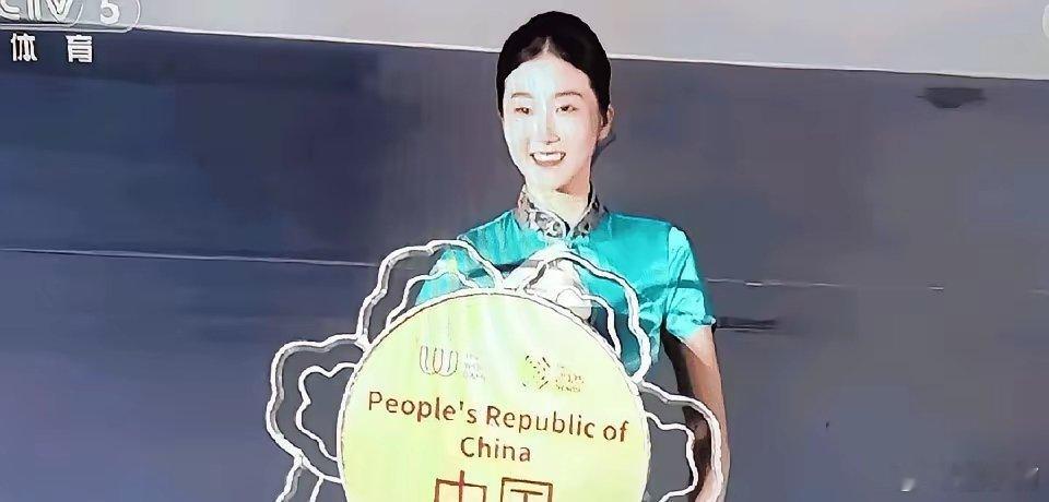 成都办赛也太会过日子了吧？别人家办赛动辄砸几十上百亿，它花个零头就把事儿办得明明