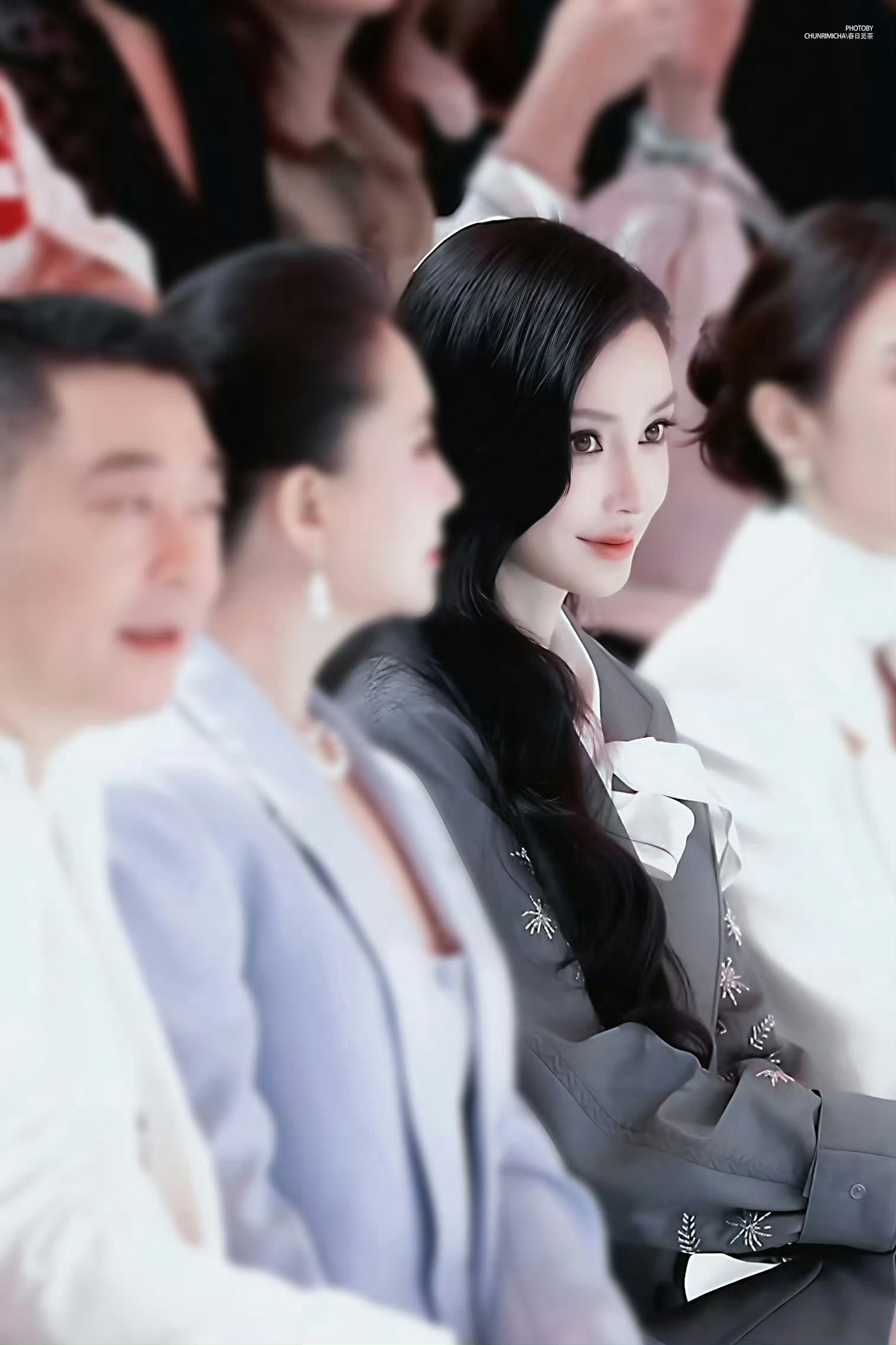 Angelababy秀场认出粉丝姐姐你实在太美好了😢 